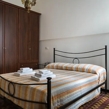 Parco Ducale Elegant Con Balcone Apartment