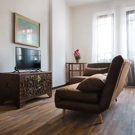 Parco Ducale Elegant Con Balcone Apartment